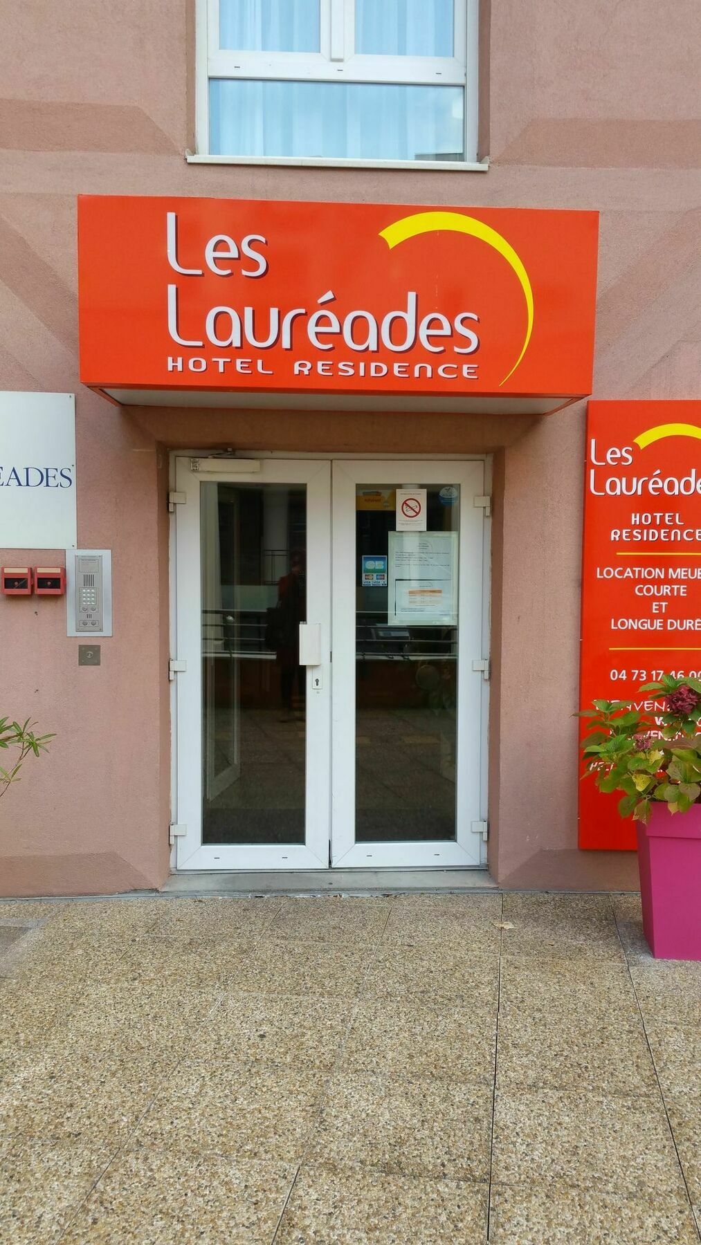 Hôtel et Résidence Les Lauréades Clermont-Ferrand Centre Jaude Exterior foto