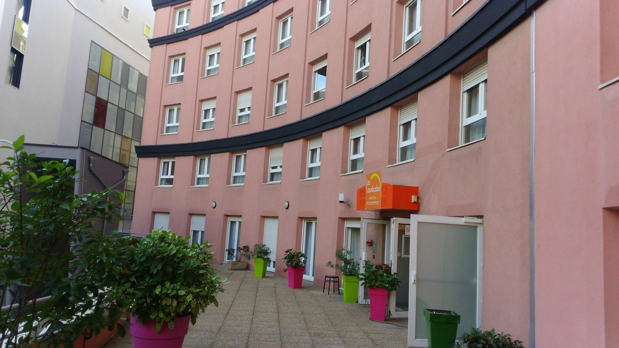 Hôtel et Résidence Les Lauréades Clermont-Ferrand Centre Jaude Exterior foto